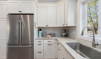161 Seawynds Dr, North Kingstown, RI 02852