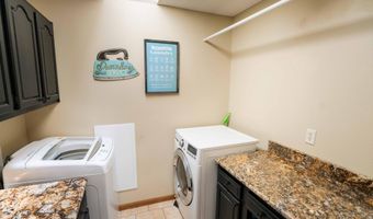 1105 Cherrywood Ln, Aberdeen, SD 57401