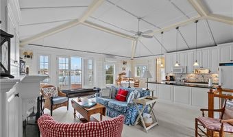 44 Bliss Mine Rd 4, Middletown, RI 02842