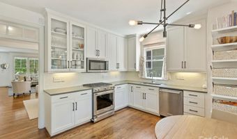 2121 Club Rd, Charlotte, NC 28205