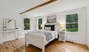 43 Lakeside Dr, Falmouth, ME 04105