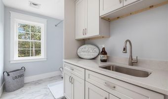 35 Beech Crest Rd, East Greenwich, RI 02818