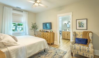 121 14th St, Apalachicola, FL 32320