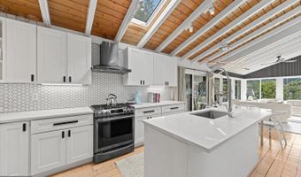 21170 1ST St, Dewey Beach, DE 19971