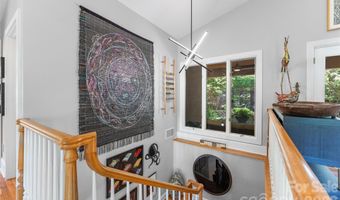 200 Robinhood Rd, Asheville, NC 28804