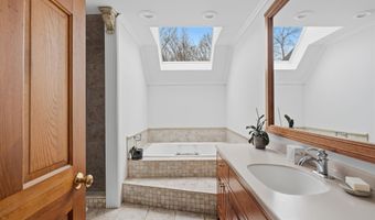 28 E Ridge Ct, Cheshire, CT 06410