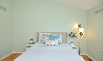 4471 Hillside Ct, Ann Arbor, MI 48105
