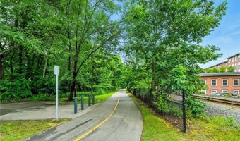 2 School St 133, Lincoln, RI 02802