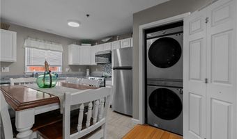 231 Maple Ave 203, Newport, RI 02840