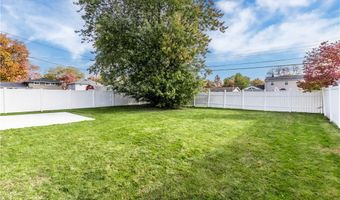 729 Edgewater Dr, Amherst, NY 14228