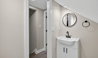 305 W 4TH Ave, Barrington, NJ 08007