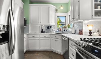 815 Midway Dr, Auburn, IN 46706