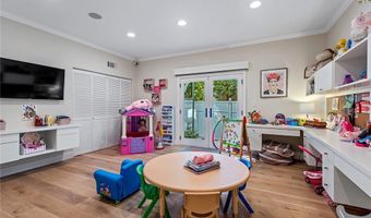 17980 Rancho St, Encino, CA 91316