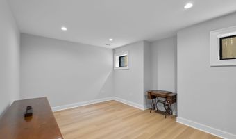 414 N MONROE St, Arlington, VA 22201