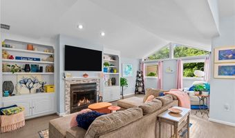140 Pine Glen Dr, East Greenwich, RI 02818