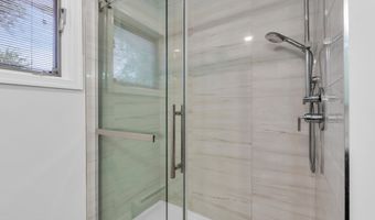 55 Drift Rd, Belford, NJ 07718