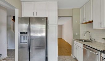132 Point Of Woods Dr, Albany, NY 12203