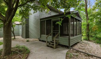 929 E NORTHWOOD Dr, Appleton, WI 54911