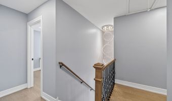 24 W Berkley Dr, Arlington Heights, IL 60004