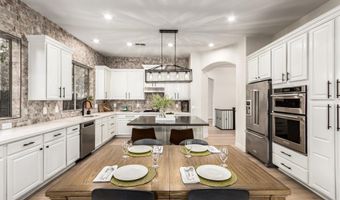 940 W MACAW Dr, Chandler, AZ 85286