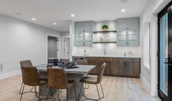 809 N KENMORE St, Arlington, VA 22201