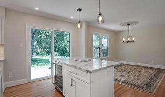 8614 BRAEBURN Dr, Annandale, VA 22003