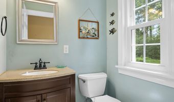 17 Schuyler Hills Rd, Albany, NY 12211