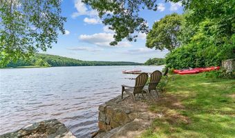 8 Woodsia Rd, Narragansett, RI 02874