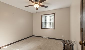 1307 S Washington Ave, Aurora, MO 65605