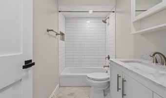 6 W Cypress St, Arlington Heights, IL 60005