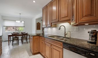 2604 N Windsor Dr 207, Arlington Heights, IL 60004