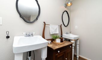 126 Narrow Shore Rd, Aydlett, NC 27916