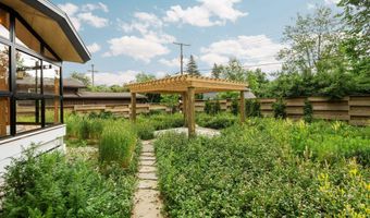2050 Camelot Rd, Ann Arbor, MI 48104