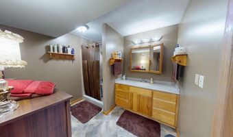 1906 Greenwood Dr, Albert Lea, MN 56007
