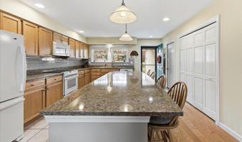 99 Dockside Ln, Belfast, ME 04915