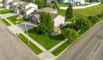 921 Longhorn Dr, Bismarck, ND 58503