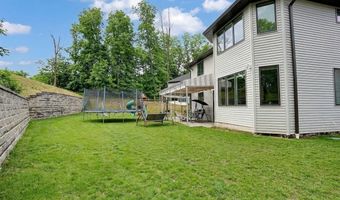 13 Autumn Ct, Airmont, NY 10901