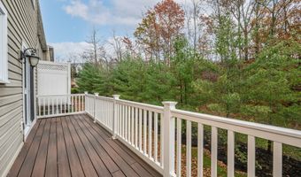 25 White Oak Ln, Aberdeen, NJ 07747