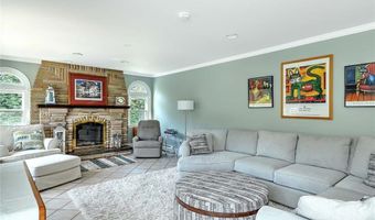 102 Cranberry Ter, Cranston, RI 02921
