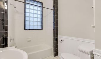 17 E 33rd St, Savannah, GA 31401