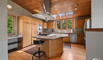 11411 Snowline Dr, Anchorage, AK 99507