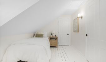 27 Dean Ave 3, Newport, RI 02840