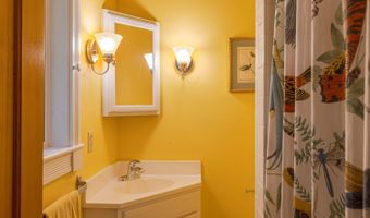 7 Greenway Ct, Bar Harbor, ME 04609