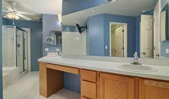 2060 N Charter Point Dr, Arlington Heights, IL 60004