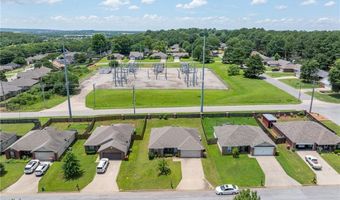 221 Regency Dr, Barling, AR 72923