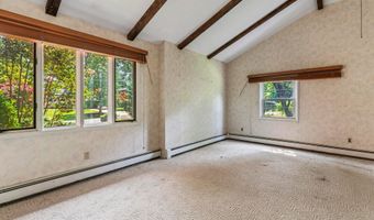 8 Greenwood Pl, Middletown, NJ 07748