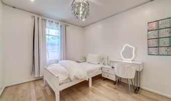 8 CARRIAGE HOUSE Cir, Alexandria, VA 22304