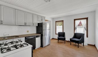 58 Grove St Ext, Branford, CT 06405