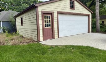 911 Ridgewood Ave, Ames, IA 50010