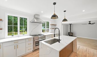 11 Budd Dr, Bethel, CT 06801